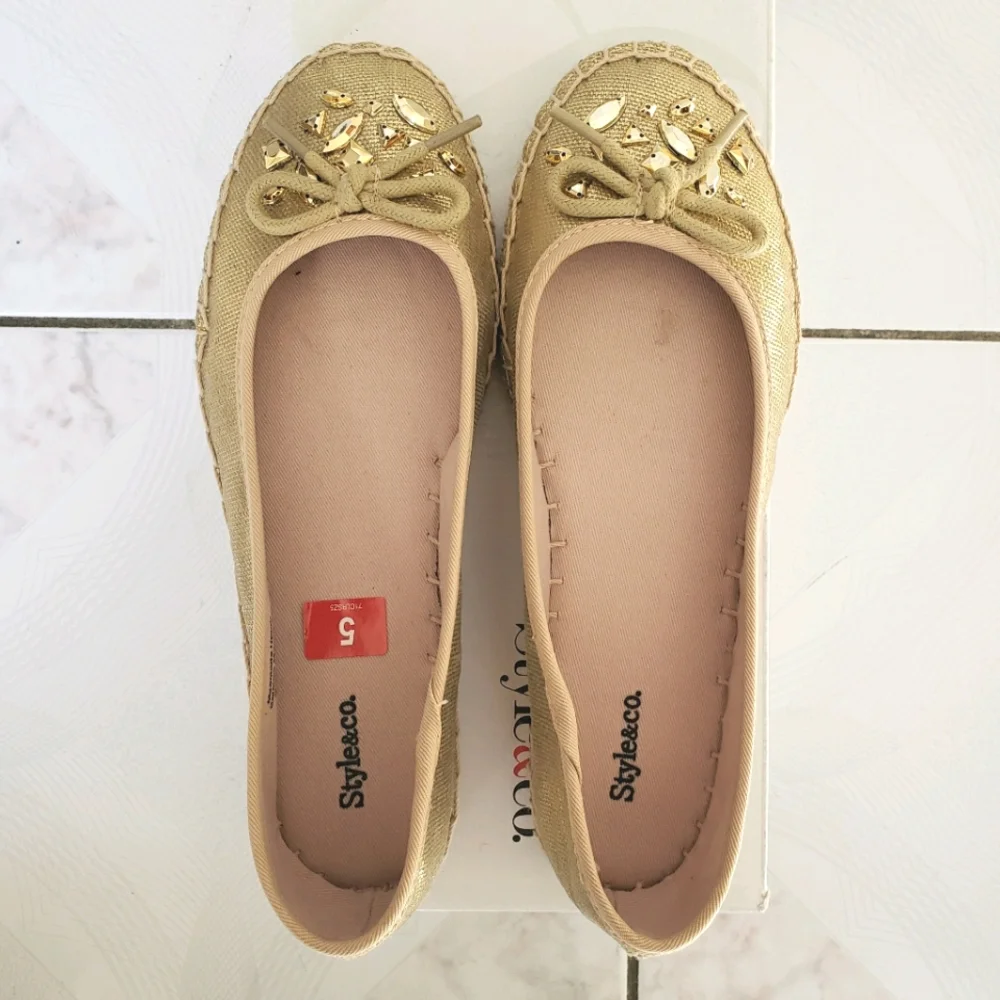 New STYLE & CO. Valorr Gold Canvas Espadrille size 5